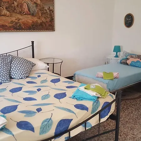 Casa Eugenio Montale Bed & Breakfast *
